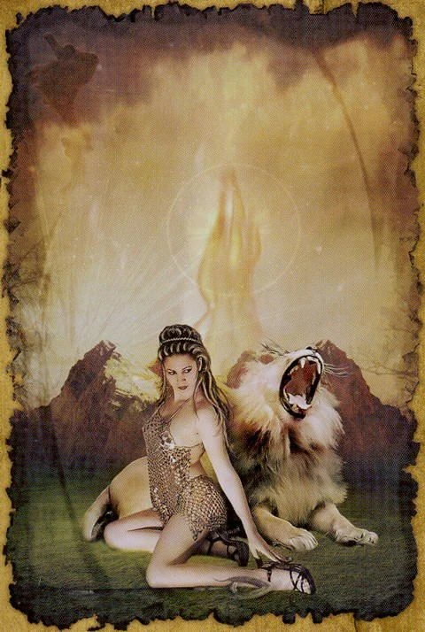 Strength - Mystic Dreamer Tarot - Heidi Darras