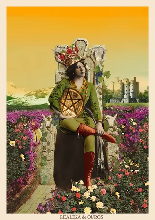Realeza de Ouros - Nosotras Tarot - Tarot Deck by Elisa Riemer and Paula Mariá Riemer